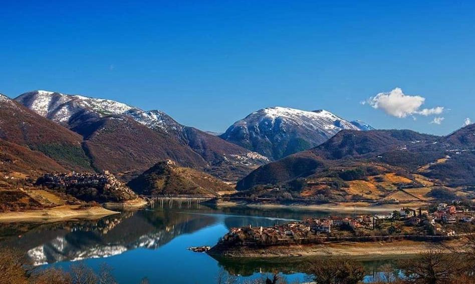 Stanza Con Terrazzo Vista Lago - Lakeholiday Кастель-ди-Тора Экстерьер фото