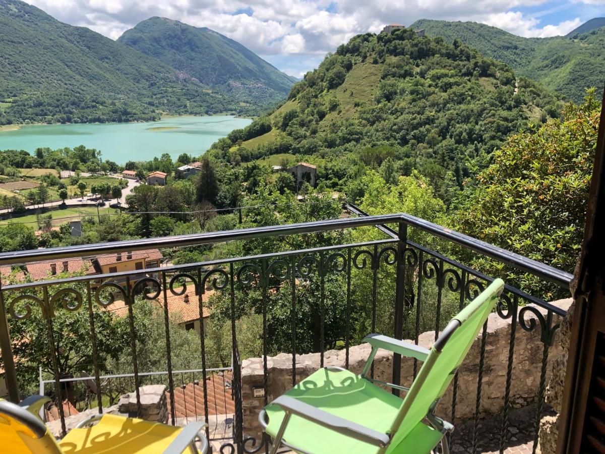 Stanza Con Terrazzo Vista Lago - Lakeholiday Кастель-ди-Тора Экстерьер фото