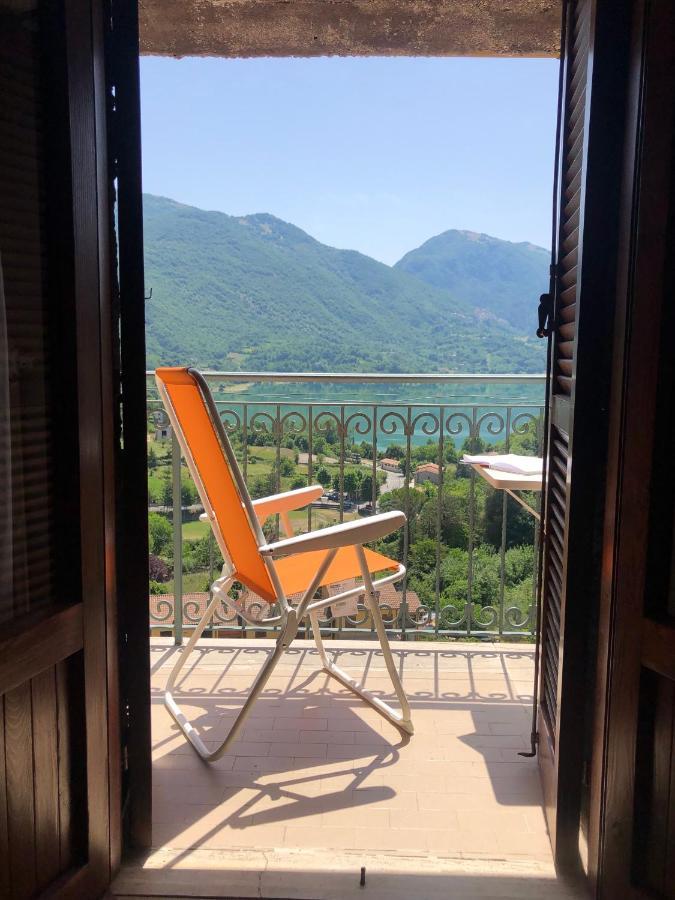 Stanza Con Terrazzo Vista Lago - Lakeholiday Кастель-ди-Тора Экстерьер фото