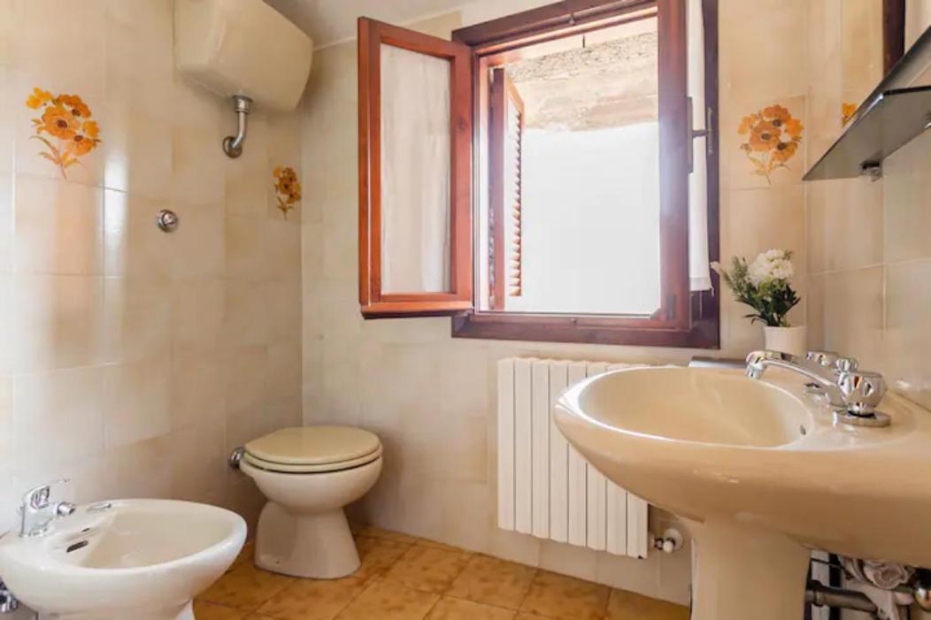 Stanza Con Terrazzo Vista Lago - Lakeholiday Кастель-ди-Тора Экстерьер фото